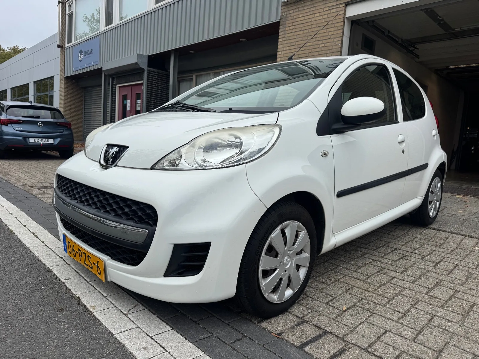 Peugeot 107 (2011) — foto 1