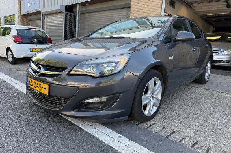 Opel Astra (2013)