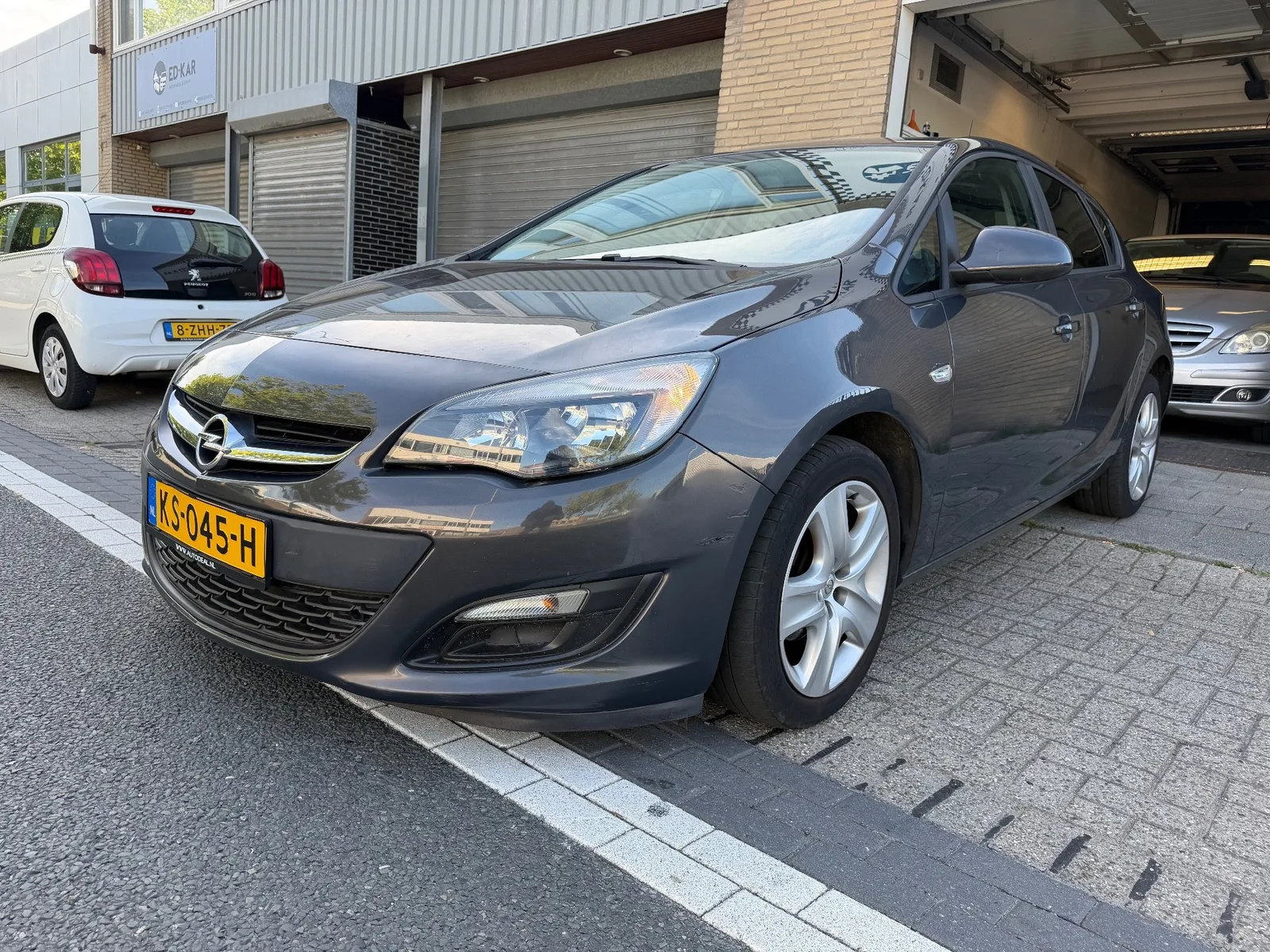 Opel Astra (2013) — foto 1