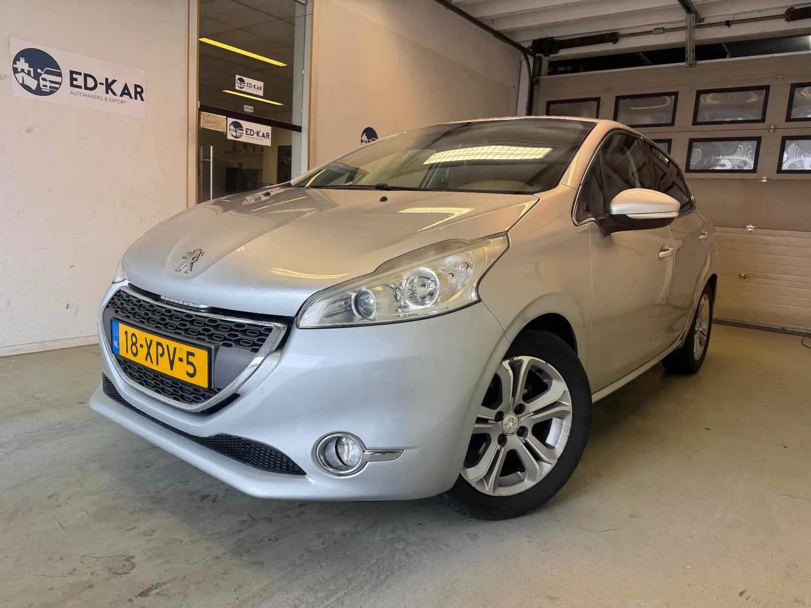 Peugeot 208 (2012) — foto 1