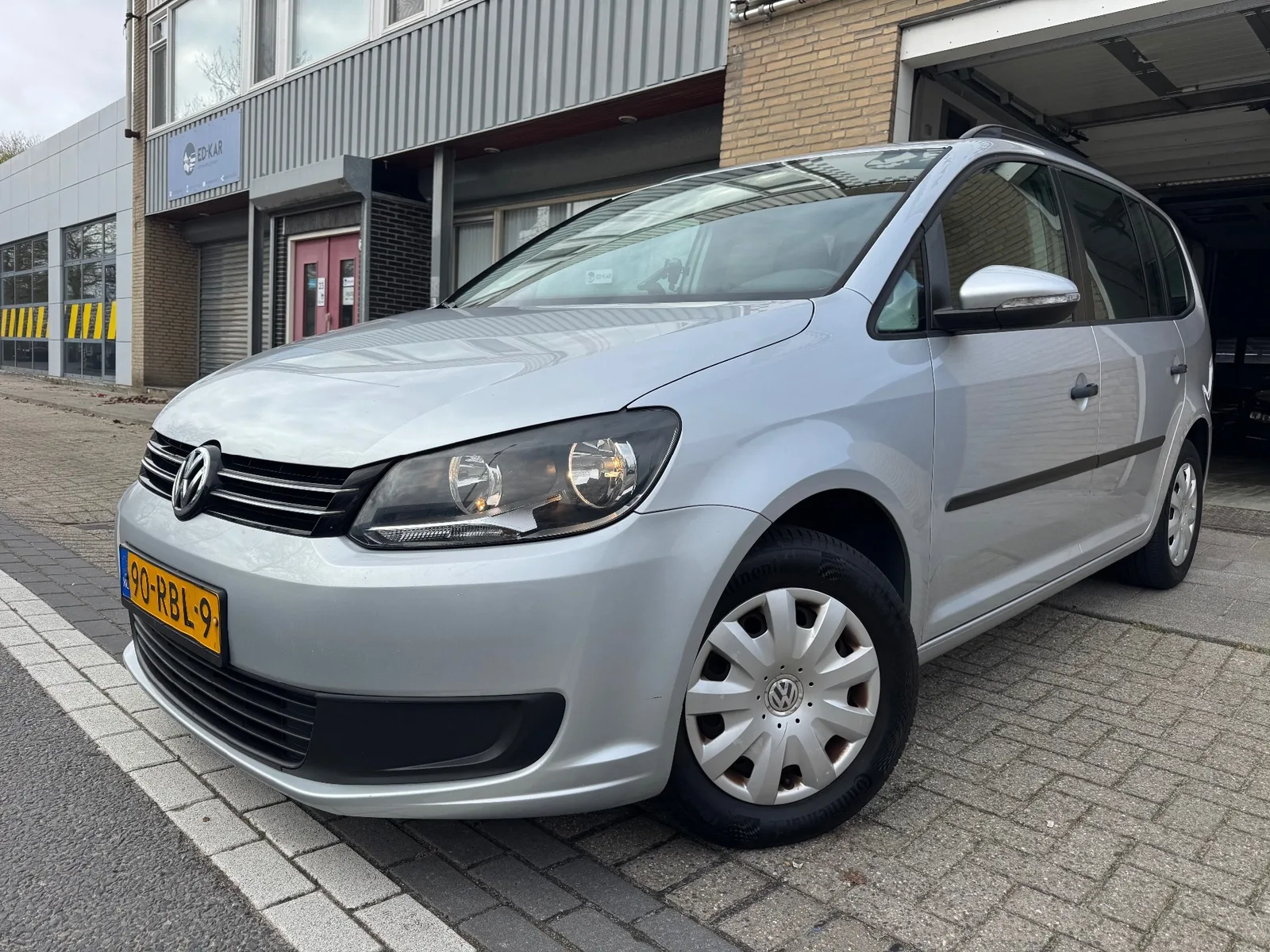 Volkswagen Touran (2011) — foto 1