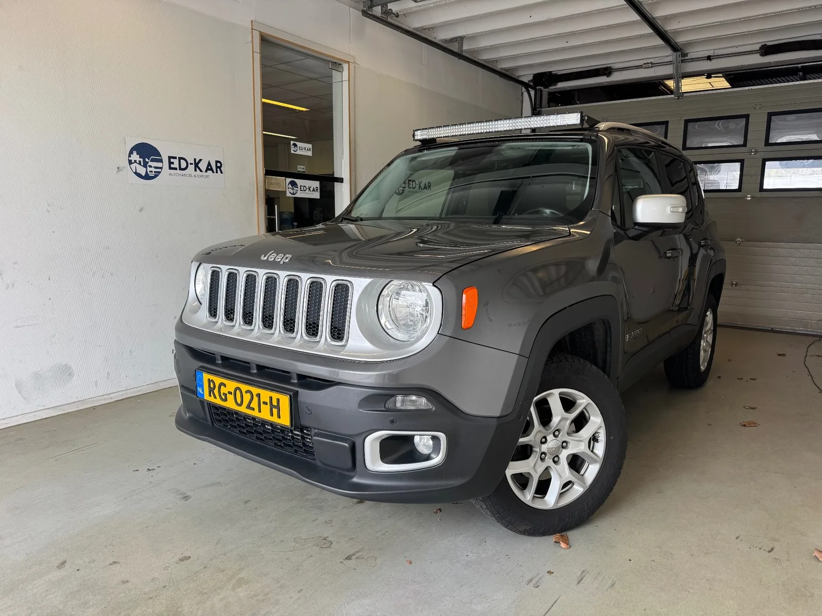 Jeep Renegade (2016) — foto 1