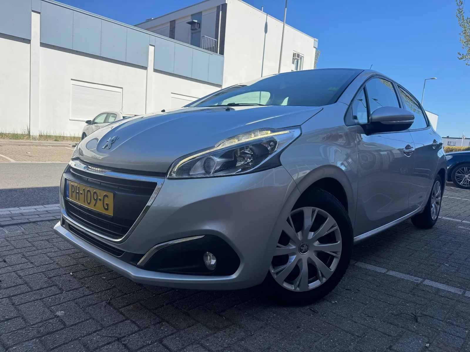 Peugeot 208 (2017) — foto 1