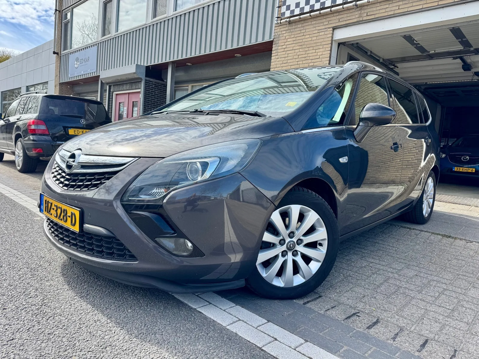 Opel Zafira Tourer (2014) — foto 1