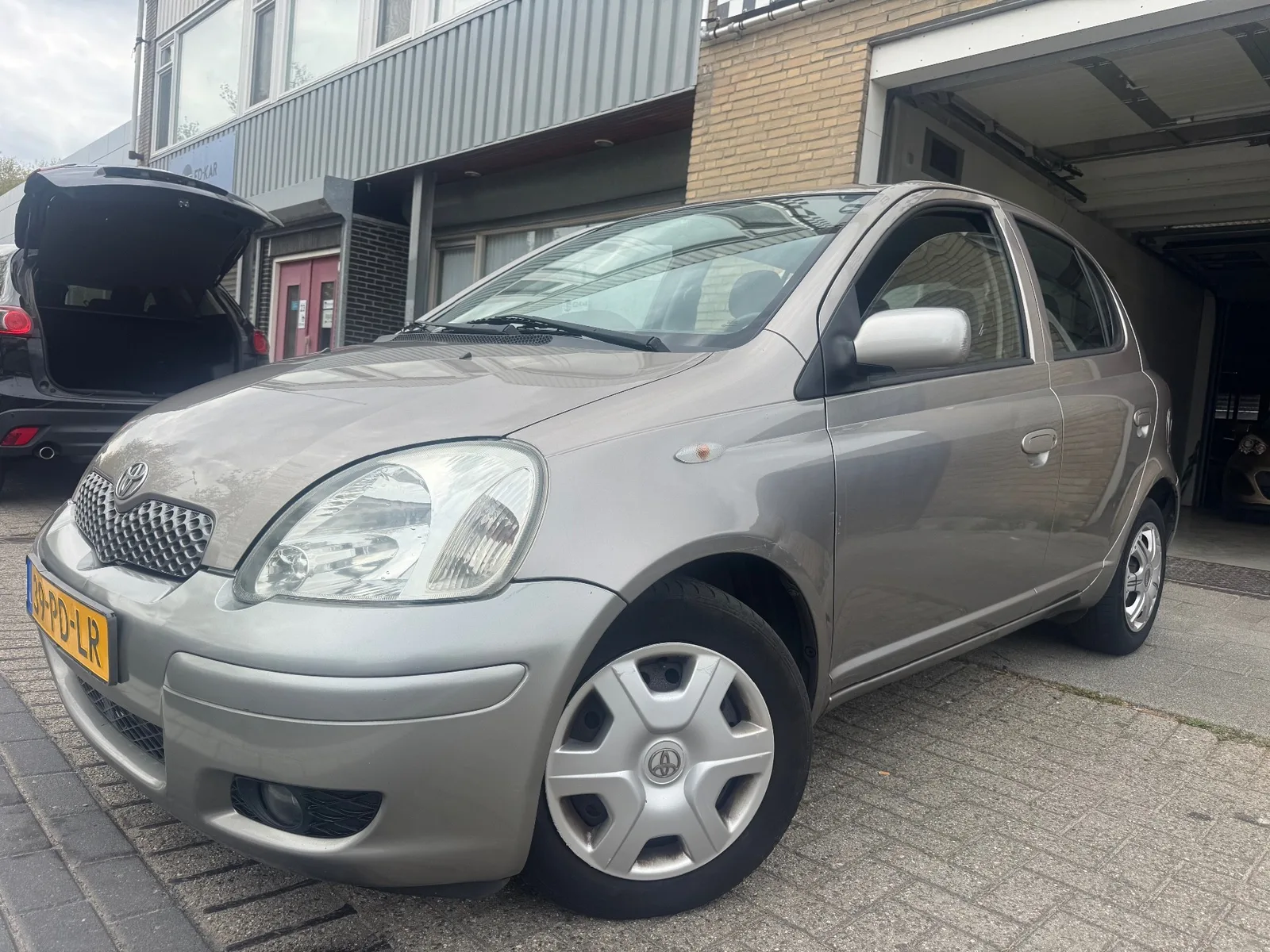 Toyota Yaris (2004) — foto 1