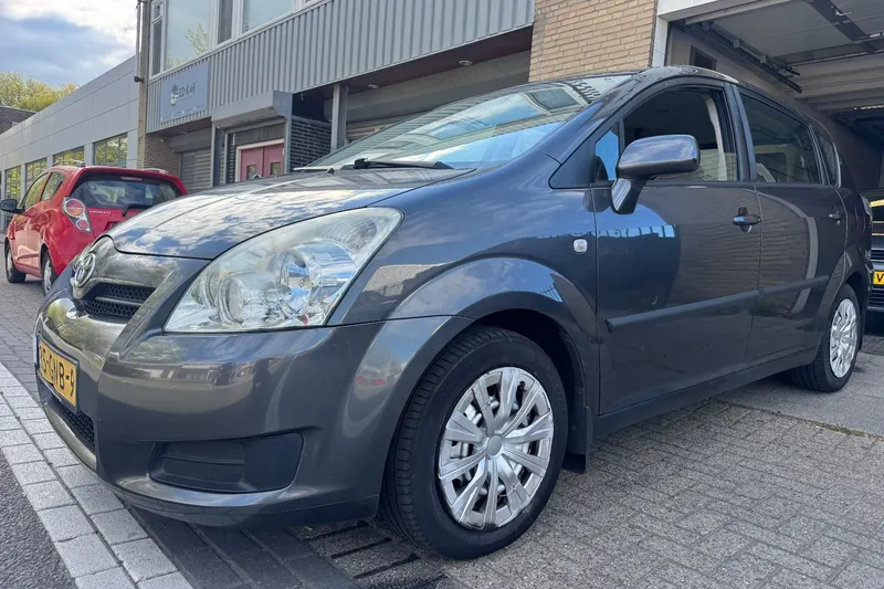 Toyota VERSO (2008)