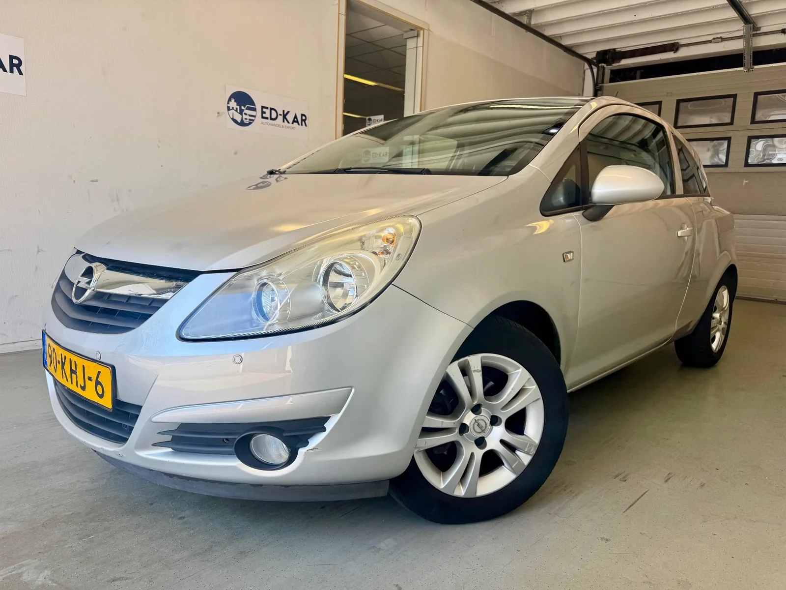 Opel Corsa (2009) — foto 1