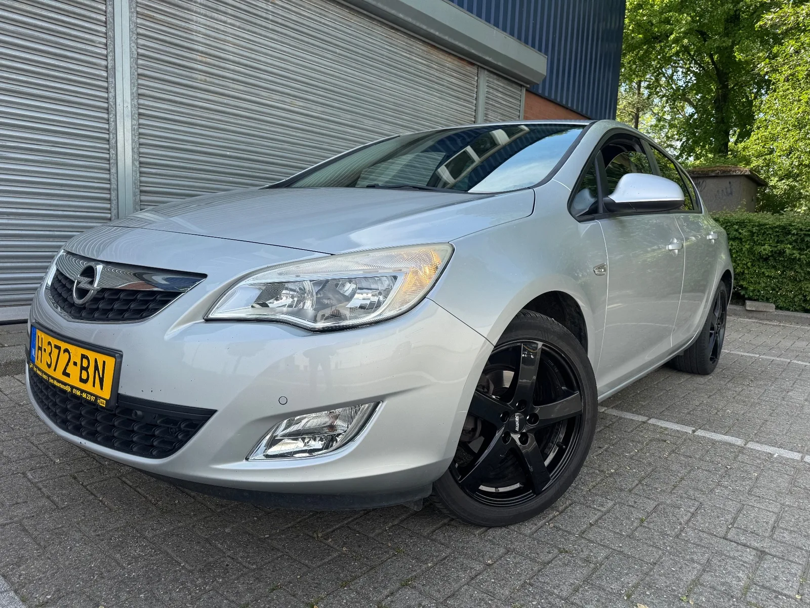 Opel Astra (2011) — foto 1