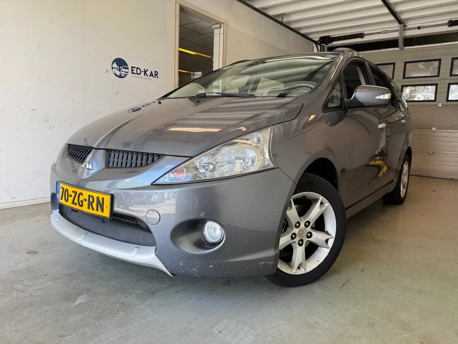 Mitsubishi GRANDIS (2008) — foto 1