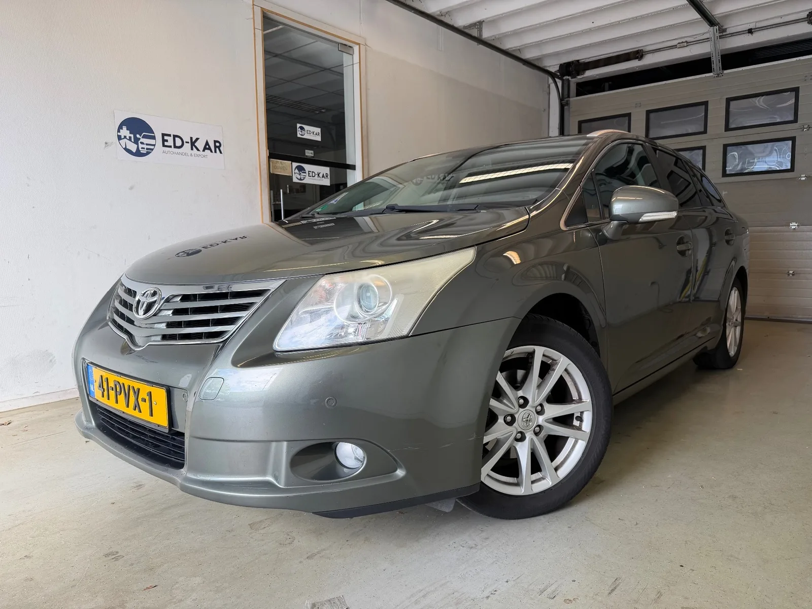 Toyota Avensis (2011) — foto 1