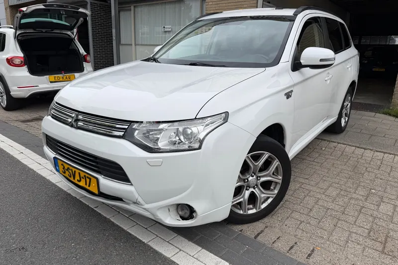 Mitsubishi Outlander (2013)