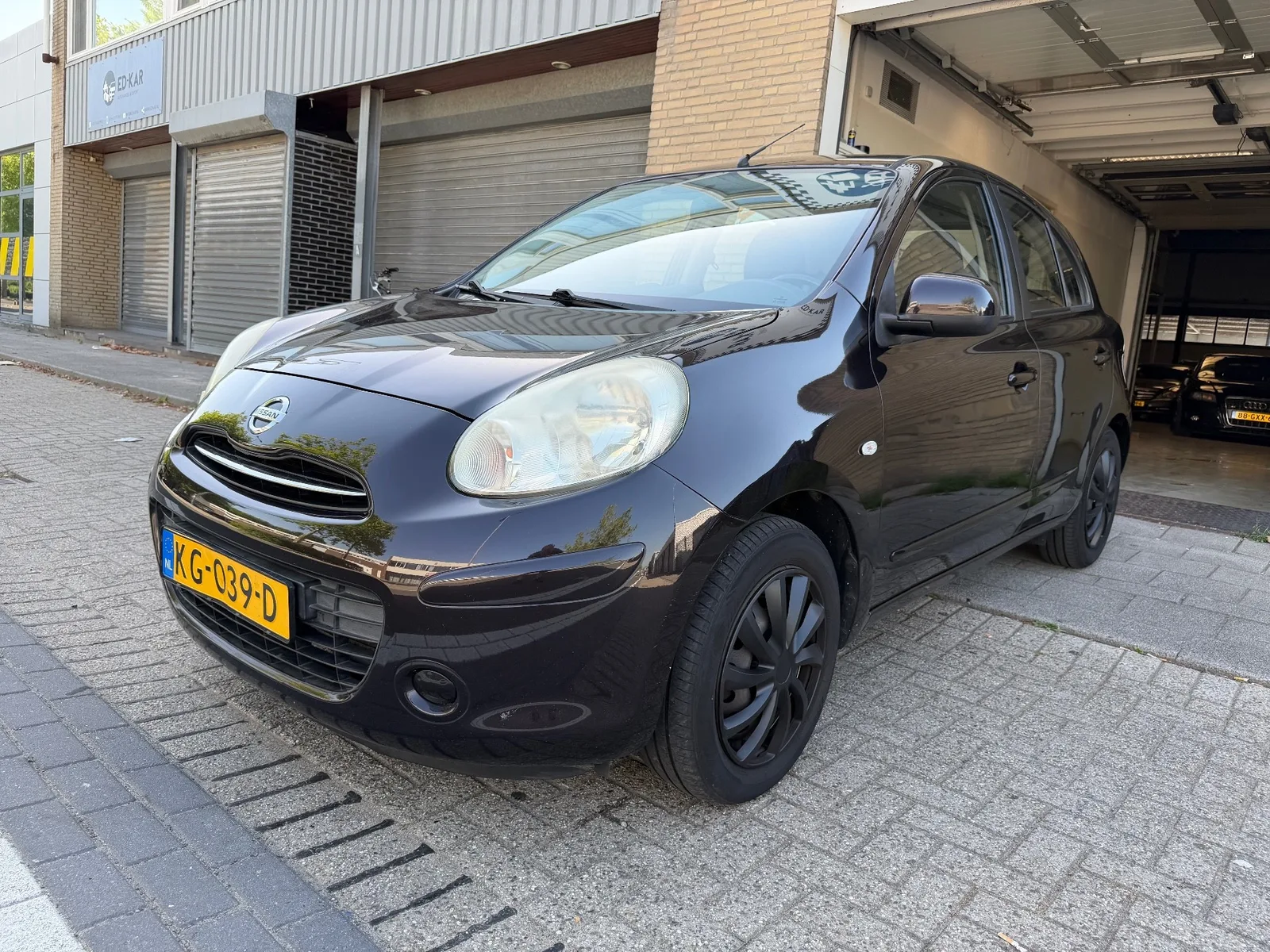 Nissan Micra (2011) — foto 1