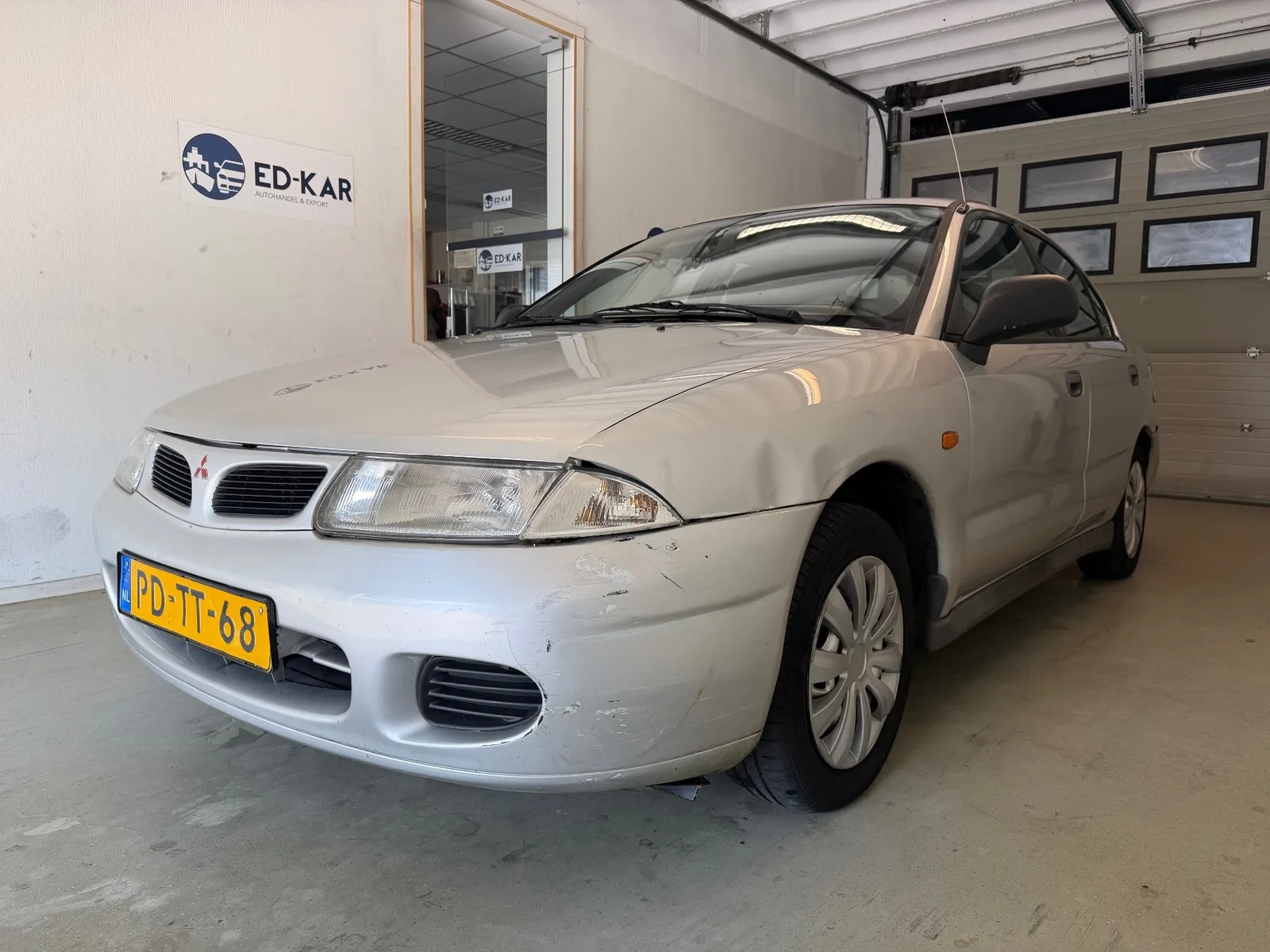 Mitsubishi CARISMA (1996) — foto 1