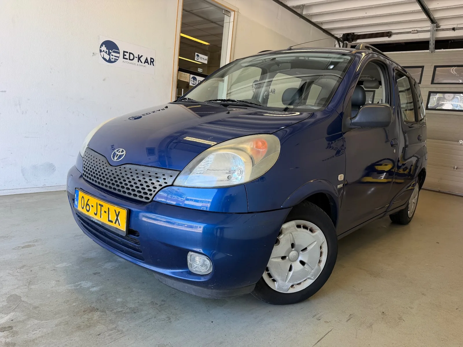 Toyota Yaris (2002) — foto 1