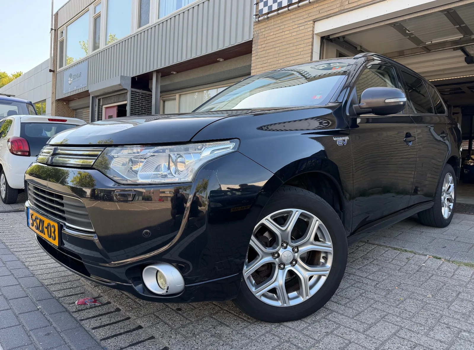 Mitsubishi Outlander (2013) — foto 1
