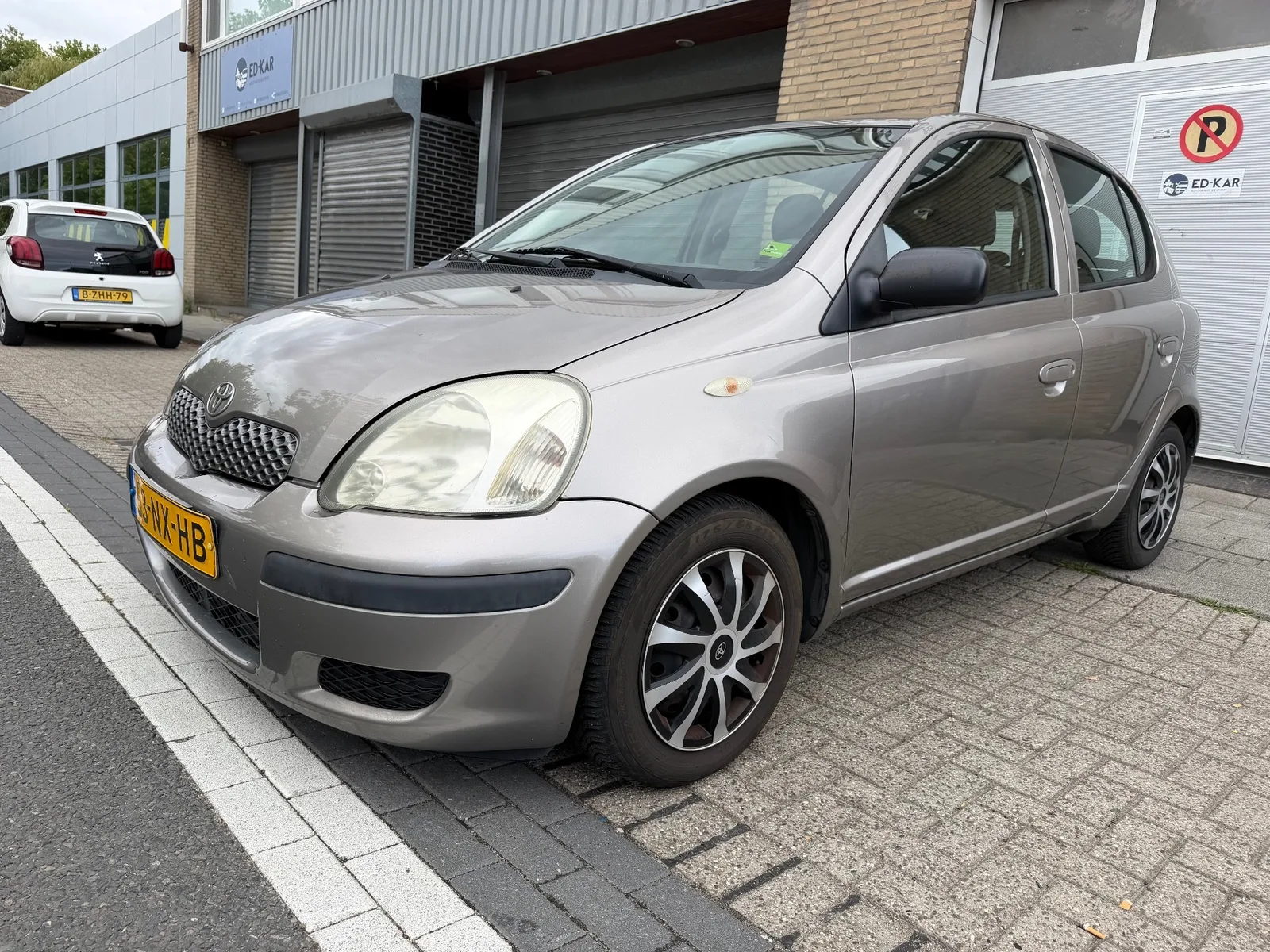 Toyota Yaris (2004) — foto 1
