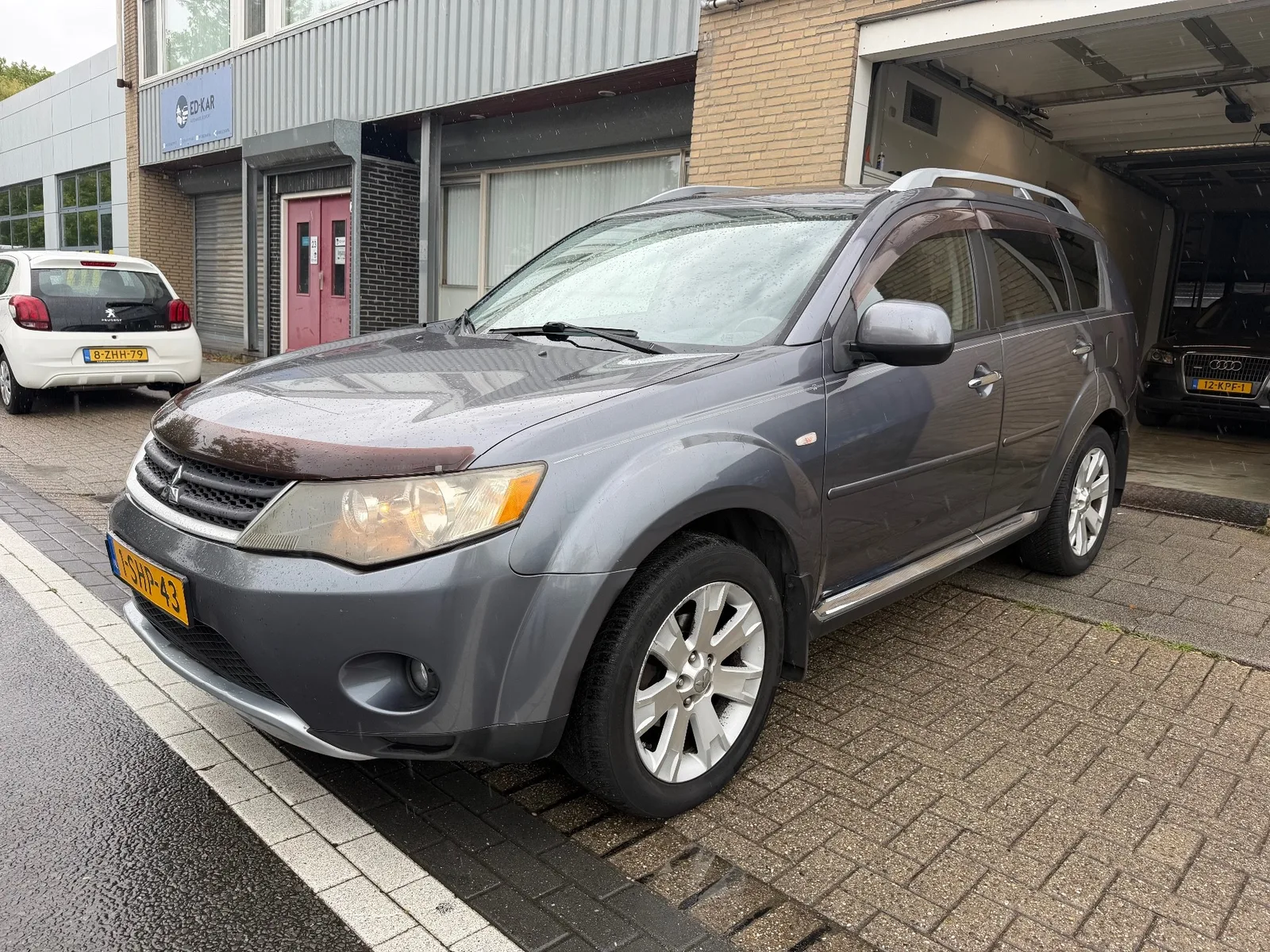 Mitsubishi Outlander (2010) — foto 1