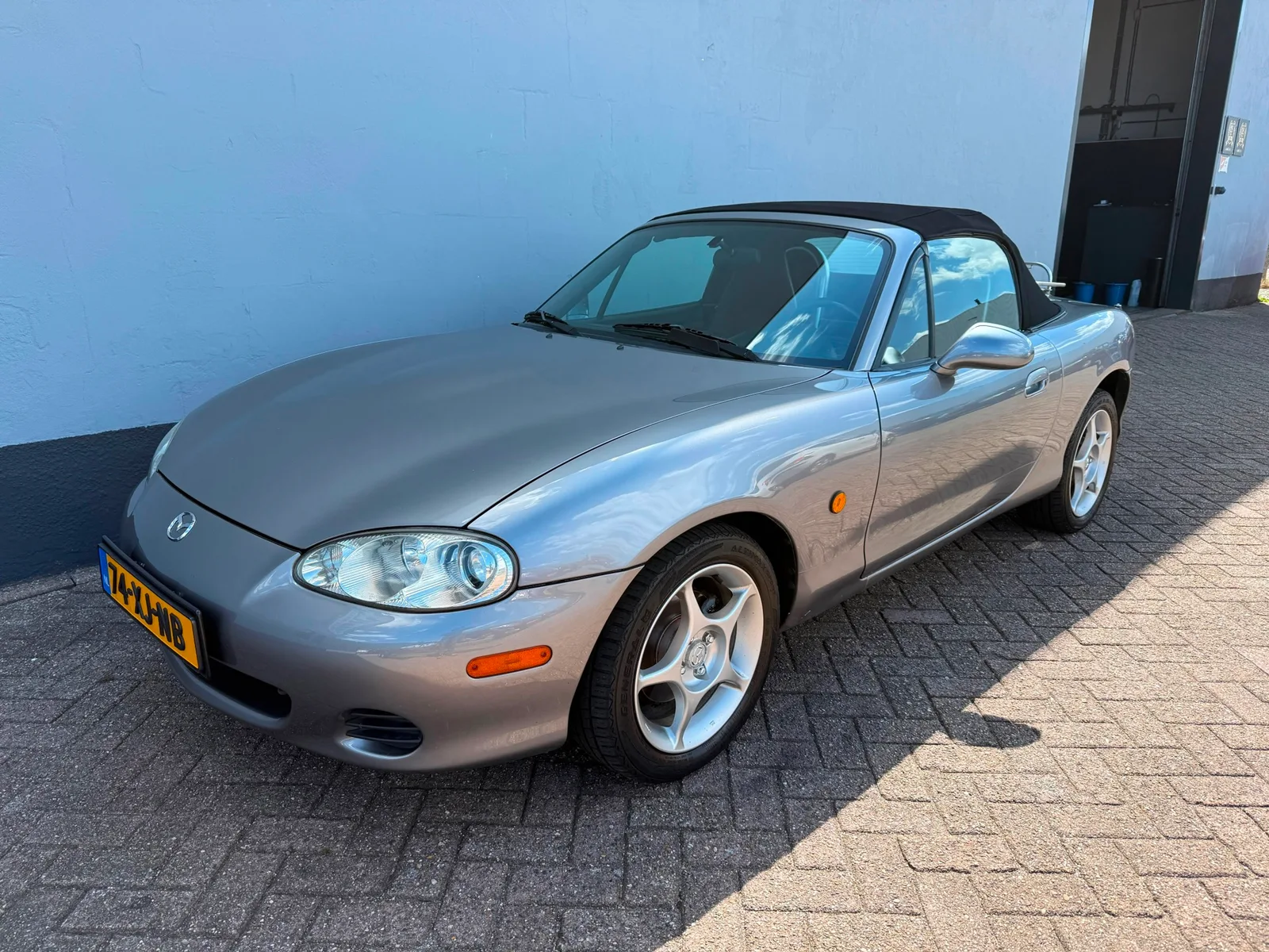 Mazda MX-5 (2002) — foto 1