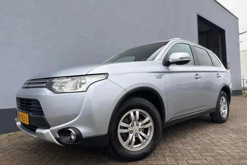Mitsubishi Outlander (2015)