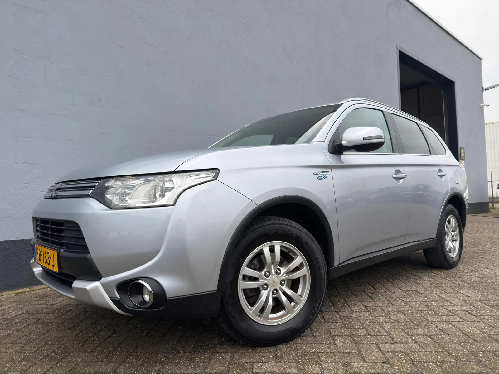 Mitsubishi Outlander (2015) — foto 1