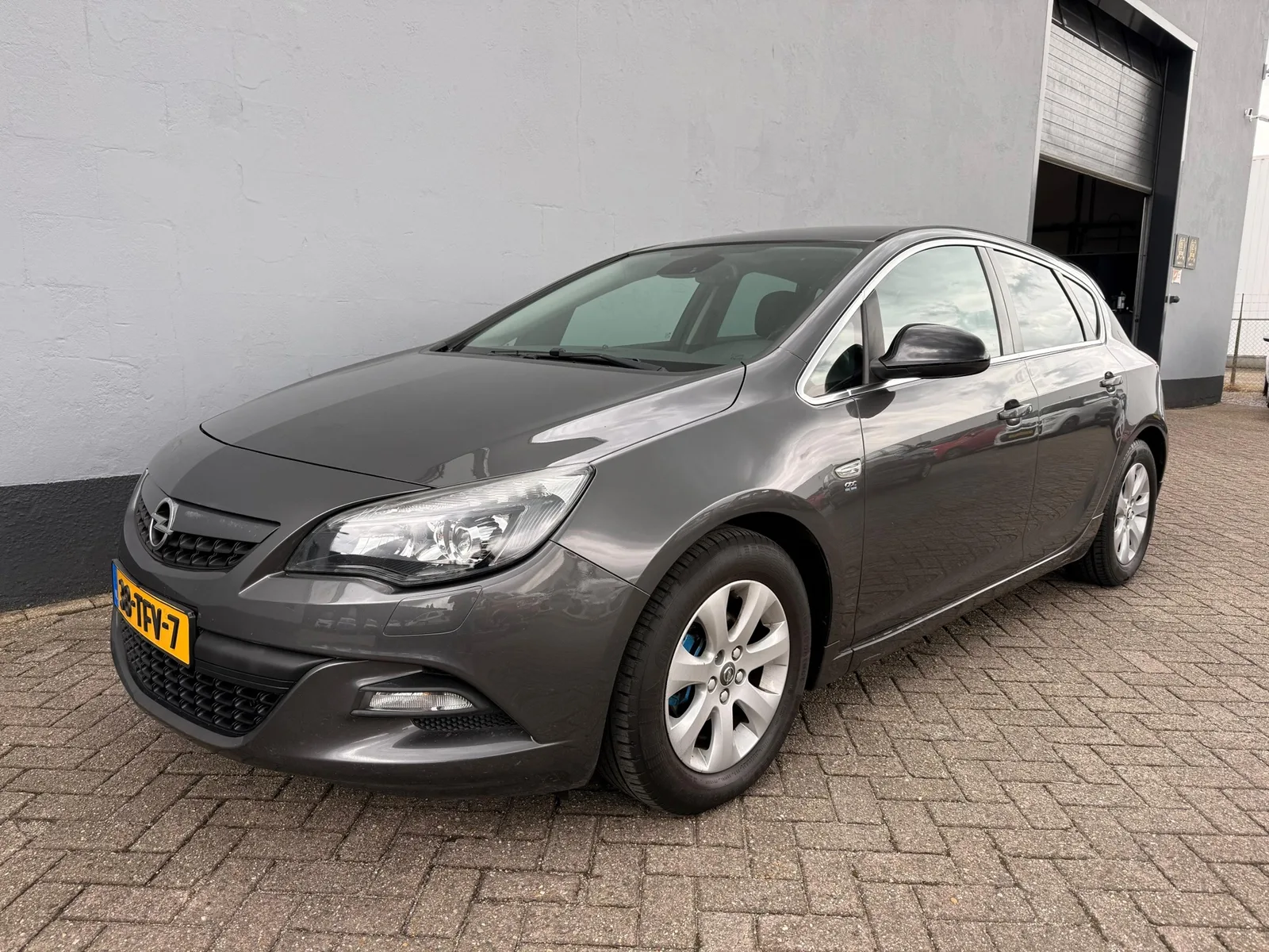 Opel Astra (2012) — foto 1