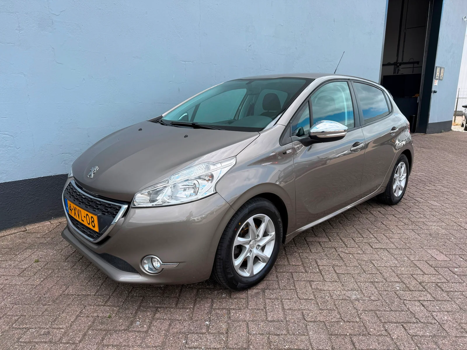 Peugeot 208 (2014) — foto 1
