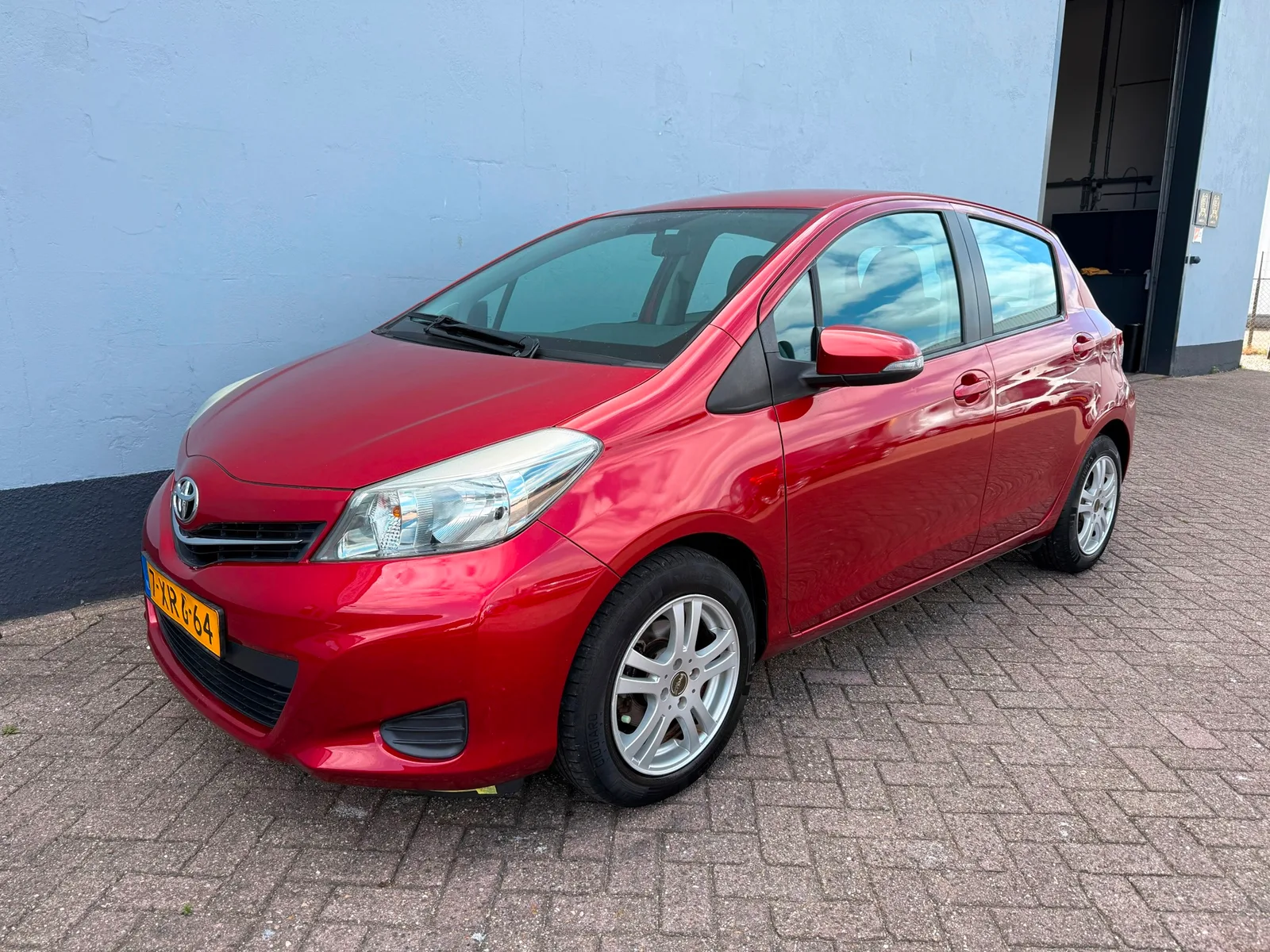 Toyota Yaris (2012) — foto 1