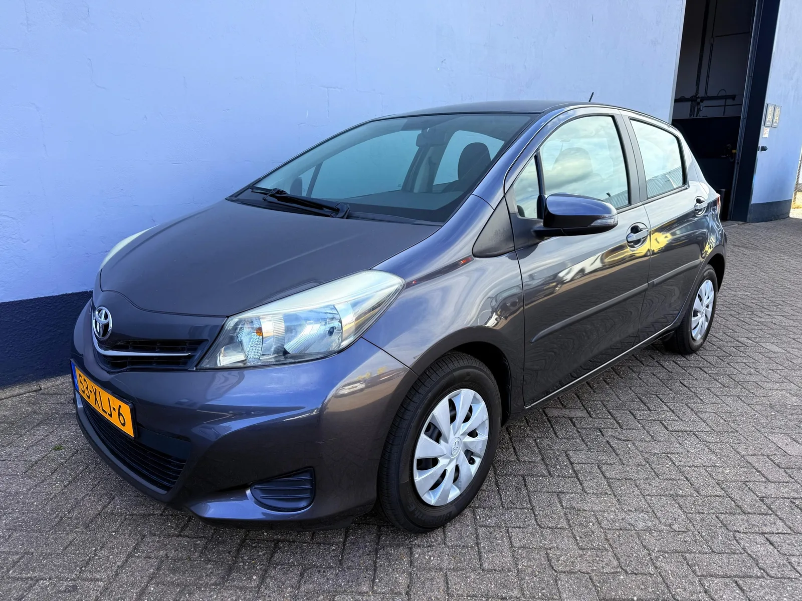 Toyota Yaris (2012) — foto 1
