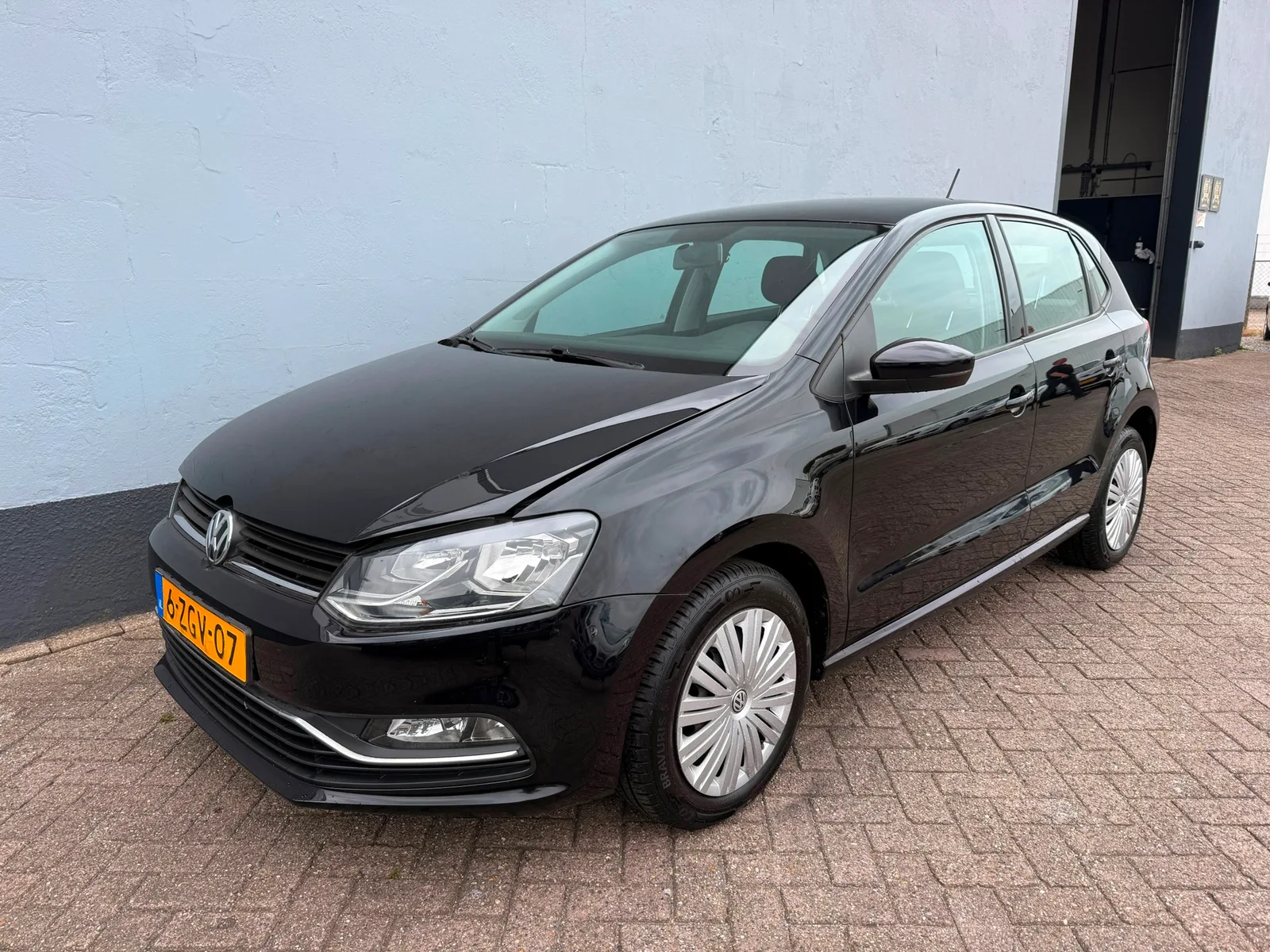 Volkswagen Polo (2015) — foto 1