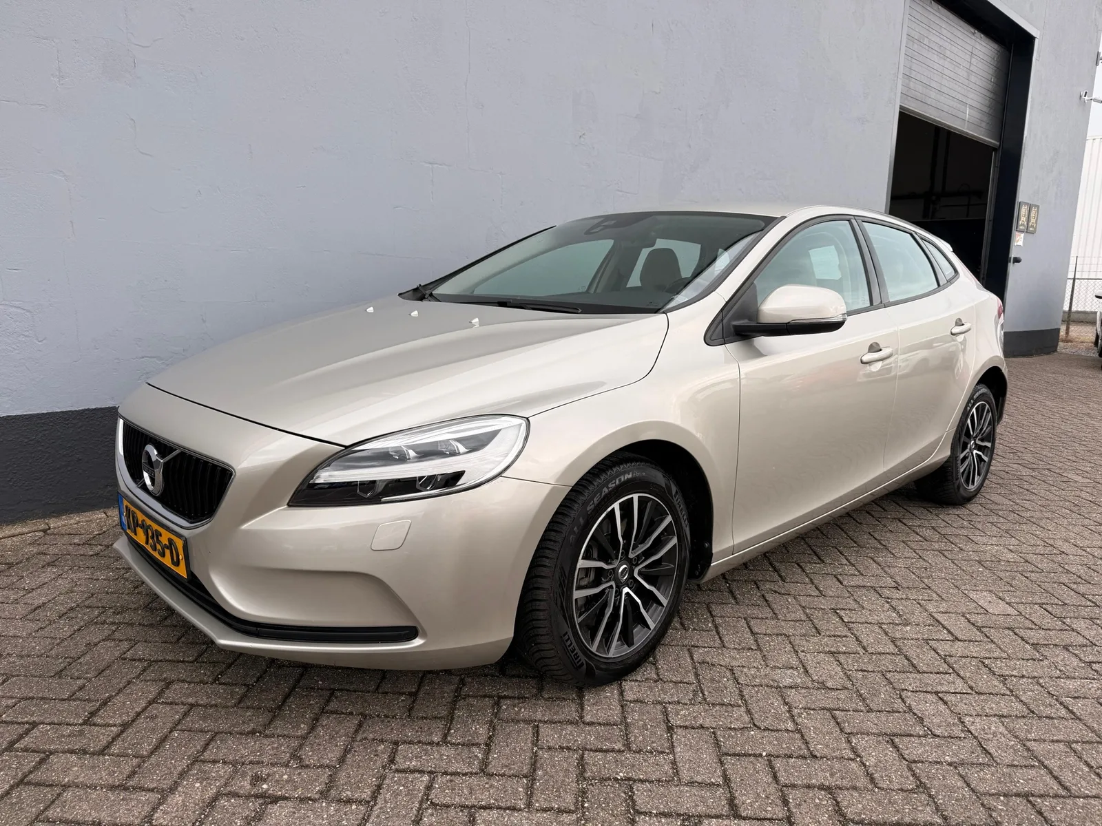 Volvo V40 (2016) — foto 1