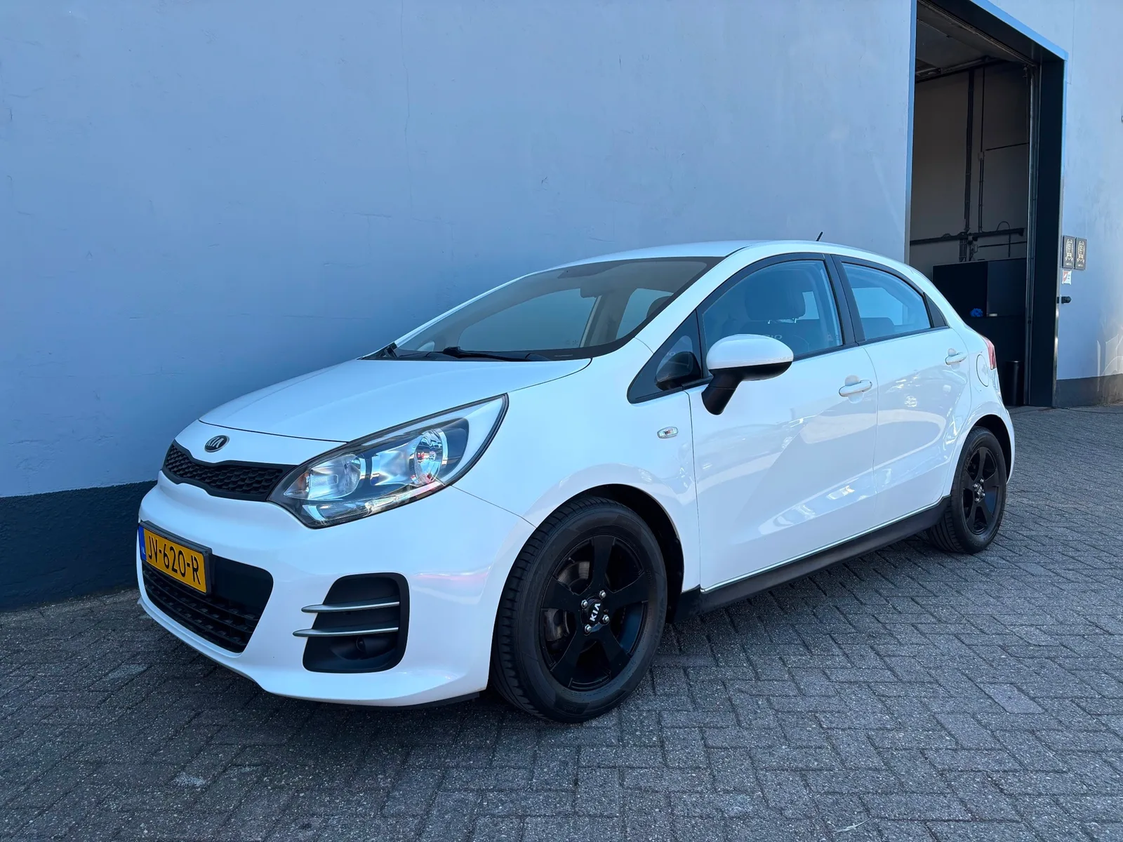 Kia Rio (2016) — foto 1