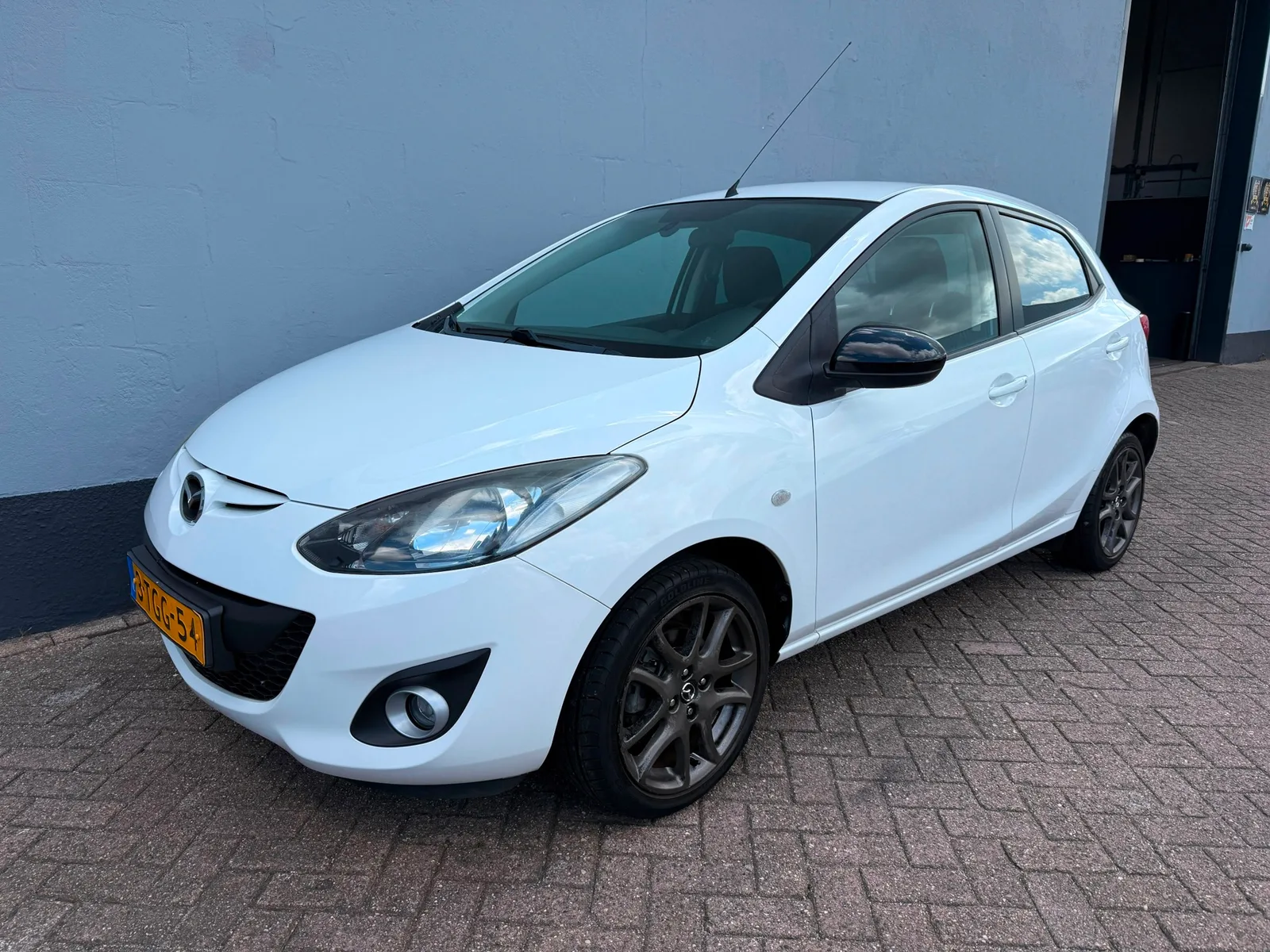 Mazda 2 (2014) — foto 1
