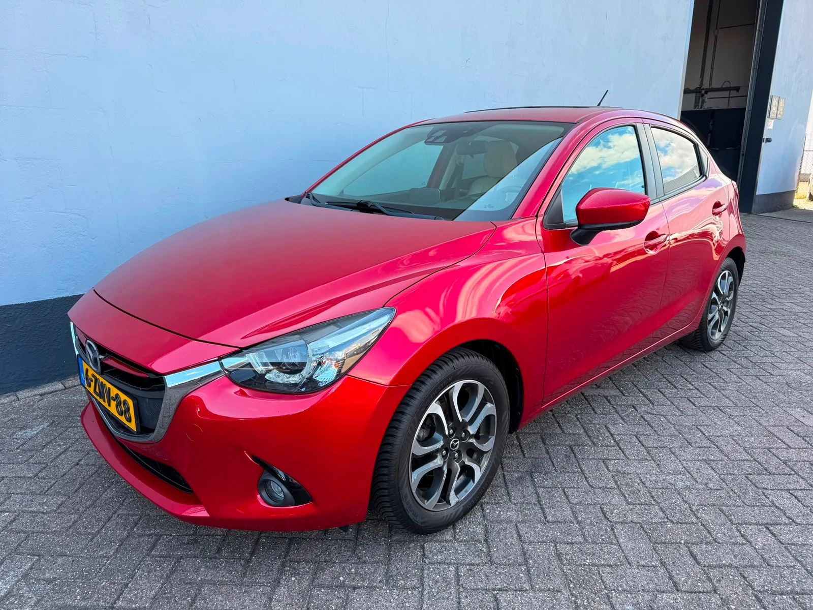 Mazda 2 (2015) — foto 1