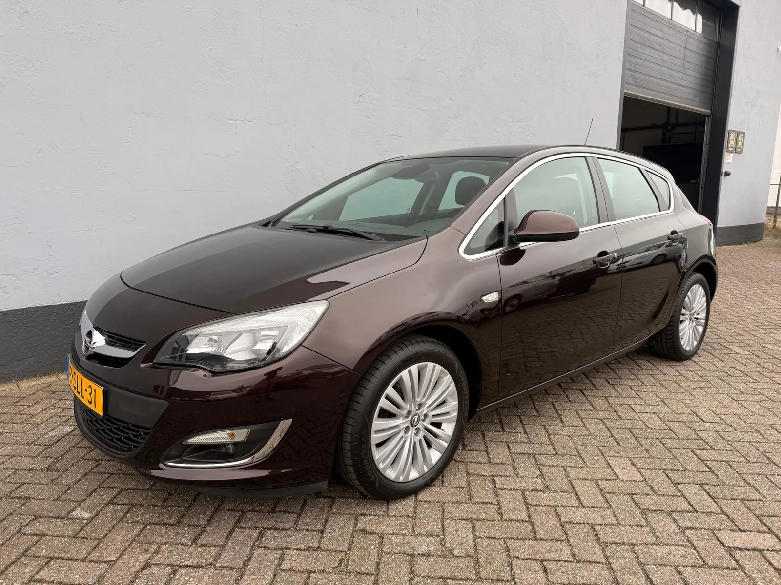 Opel Astra (2013) — foto 1