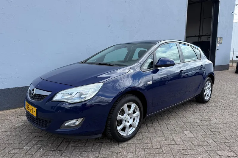 Opel Astra (2010)
