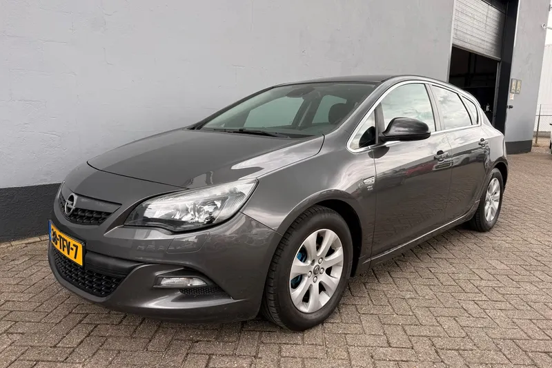 Opel Astra (2012)