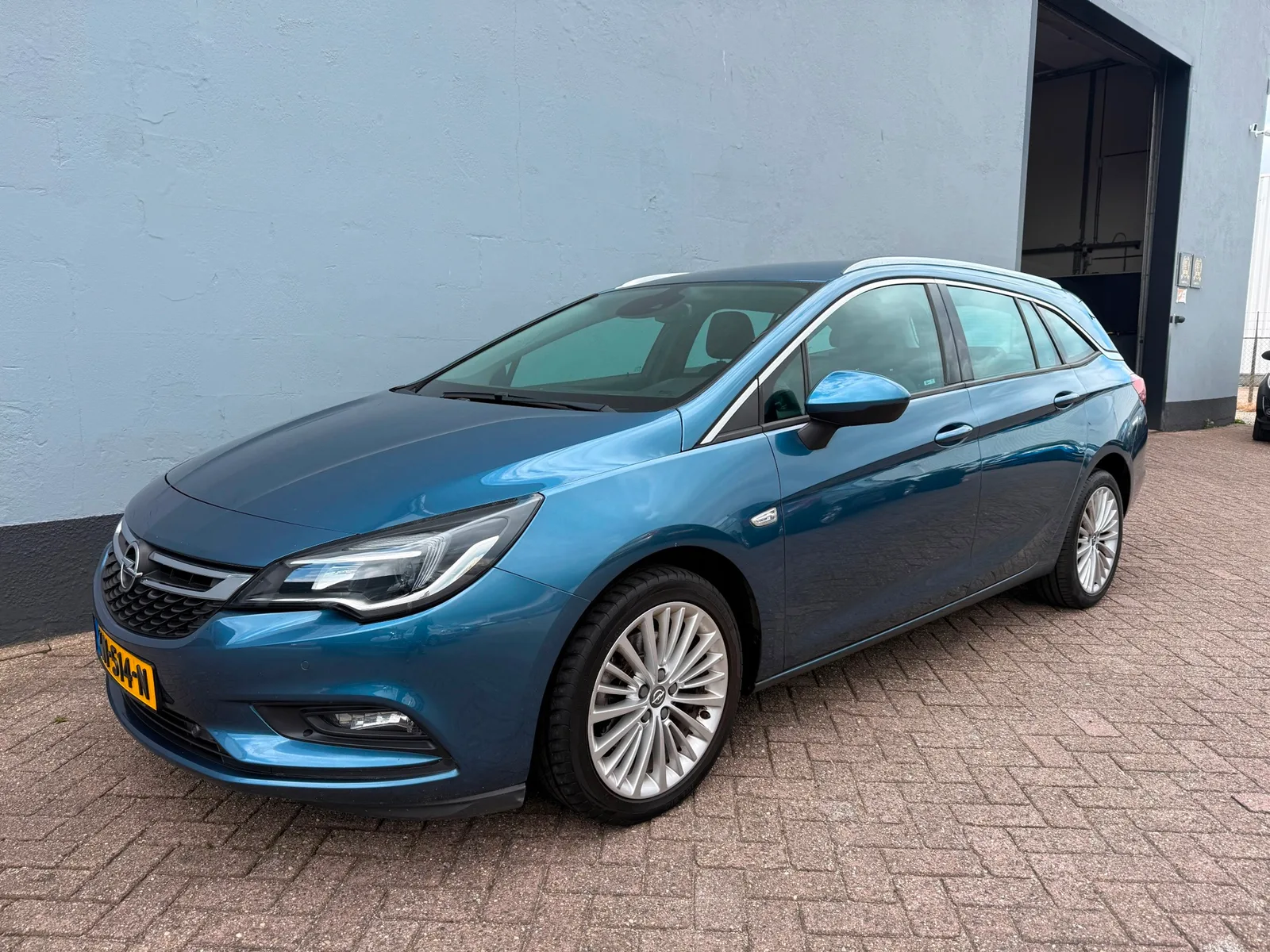 Opel Astra Sports Tourer (2016) — foto 1
