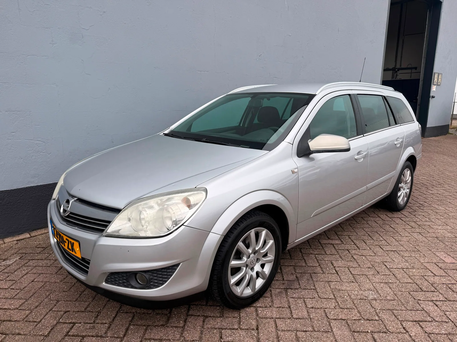 Opel Astra (2008) — foto 1