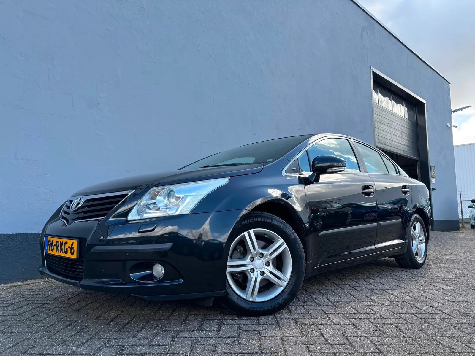 Toyota Avensis (2011) — foto 1
