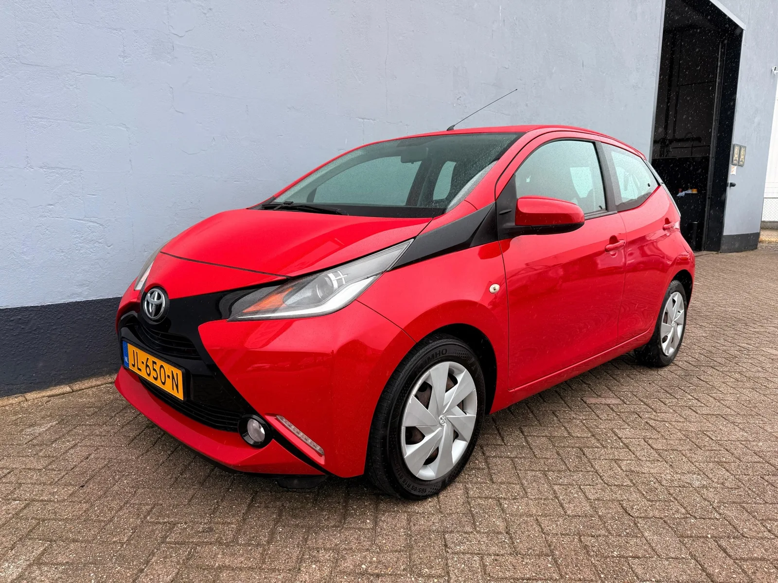 Toyota Aygo (2016) — foto 1