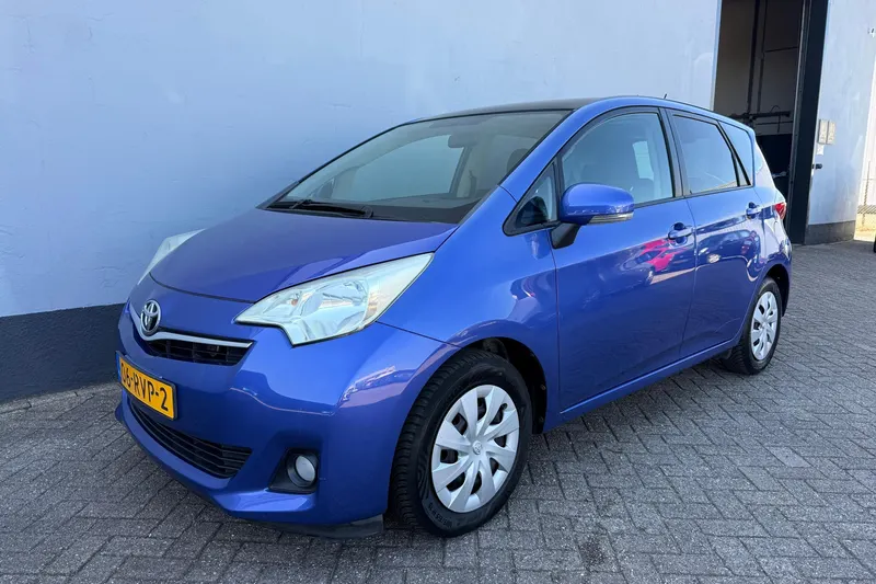 Toyota Verso-S (2011)