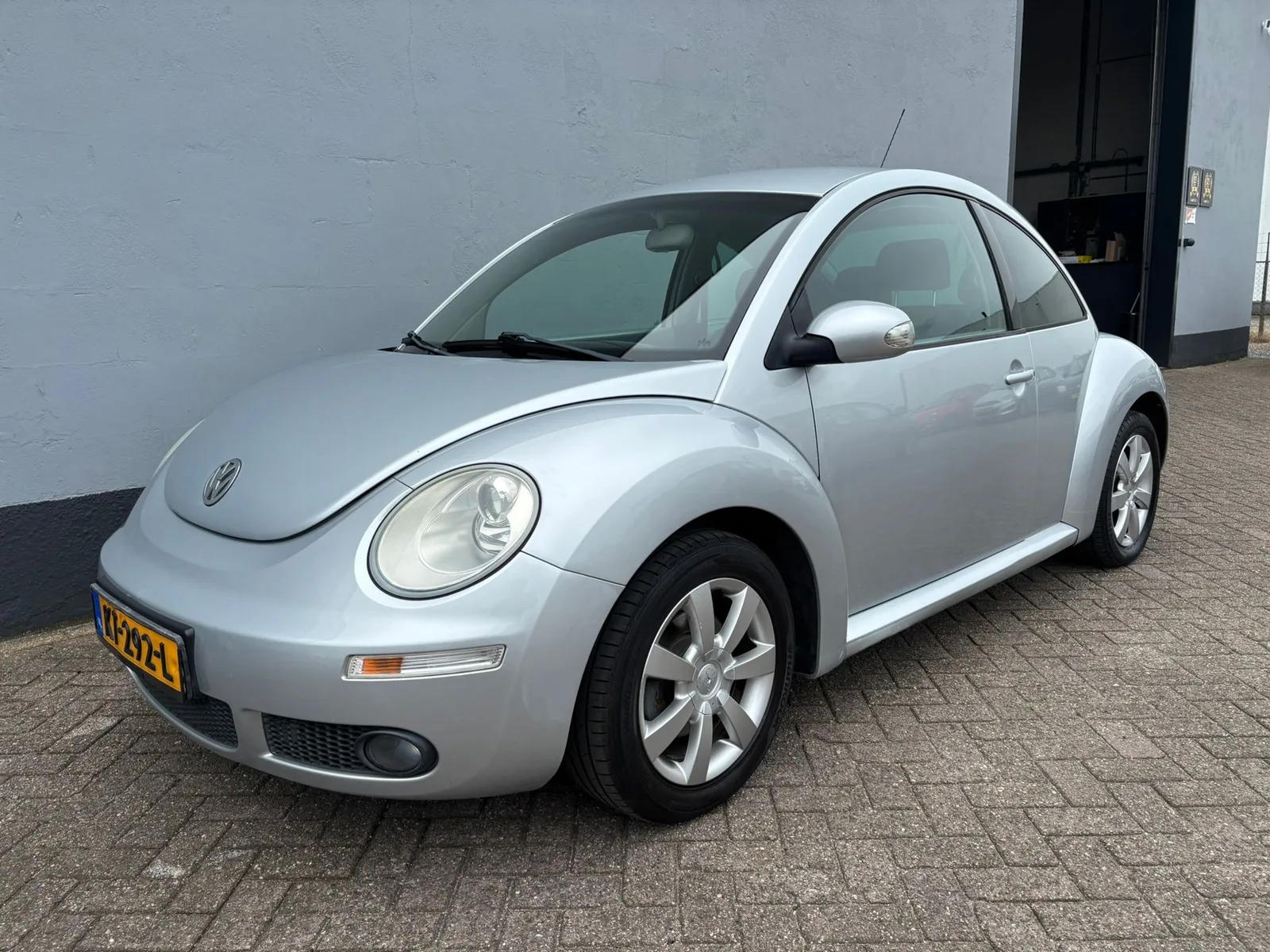 Volkswagen New Beetle (2008) — foto 1