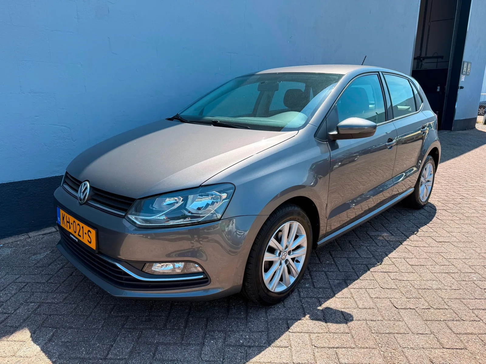 Volkswagen Polo (2015) — foto 1