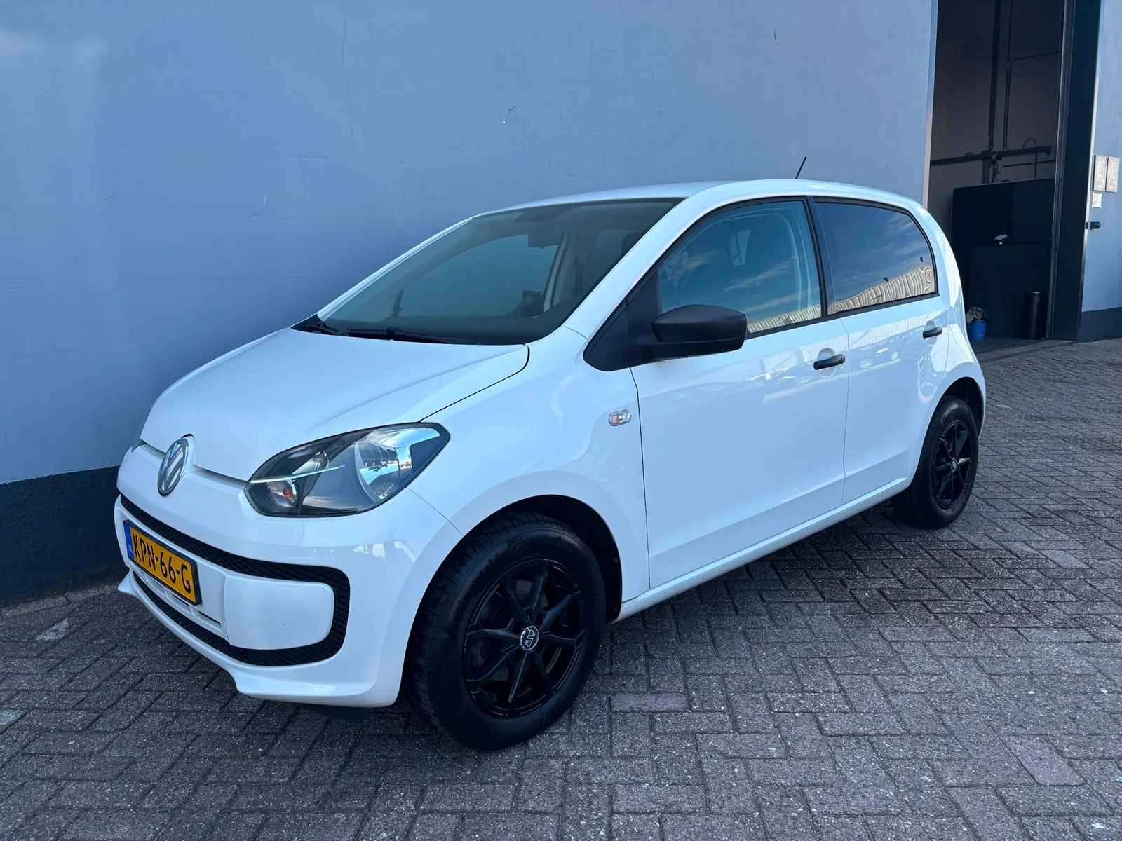 Volkswagen Up! (2015) — foto 1