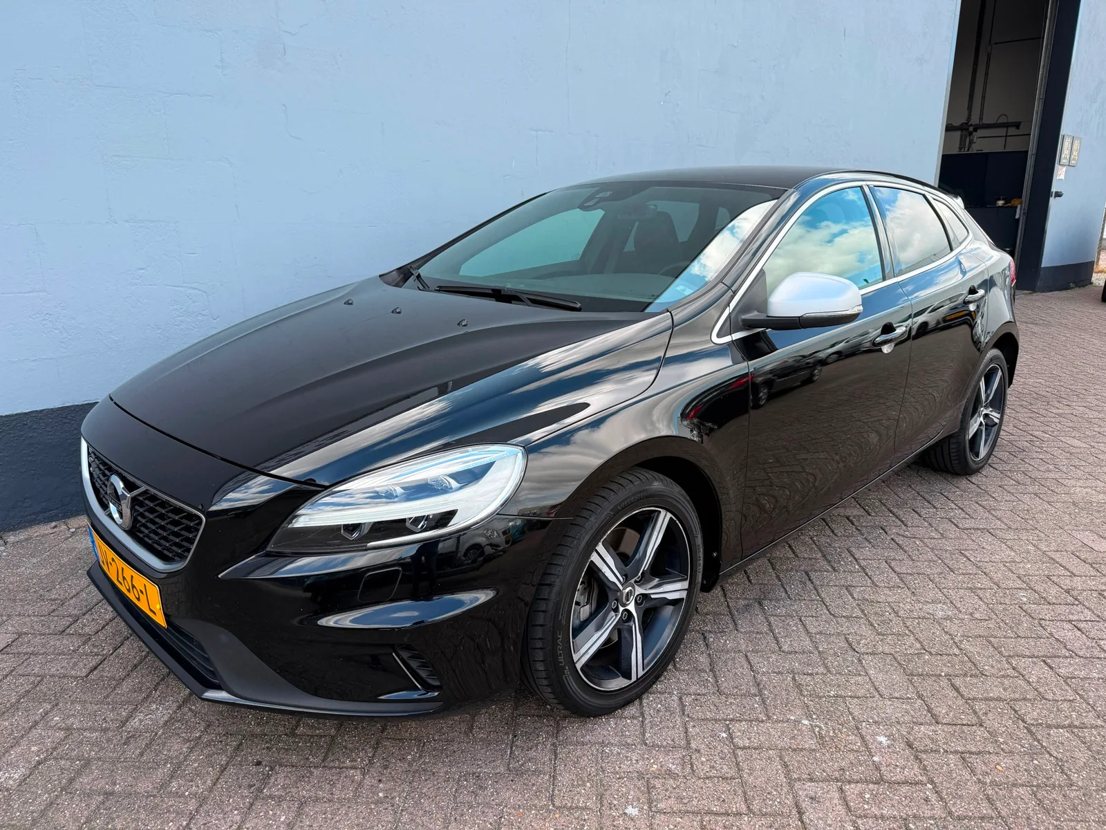 Volvo V40 (2016) — foto 1