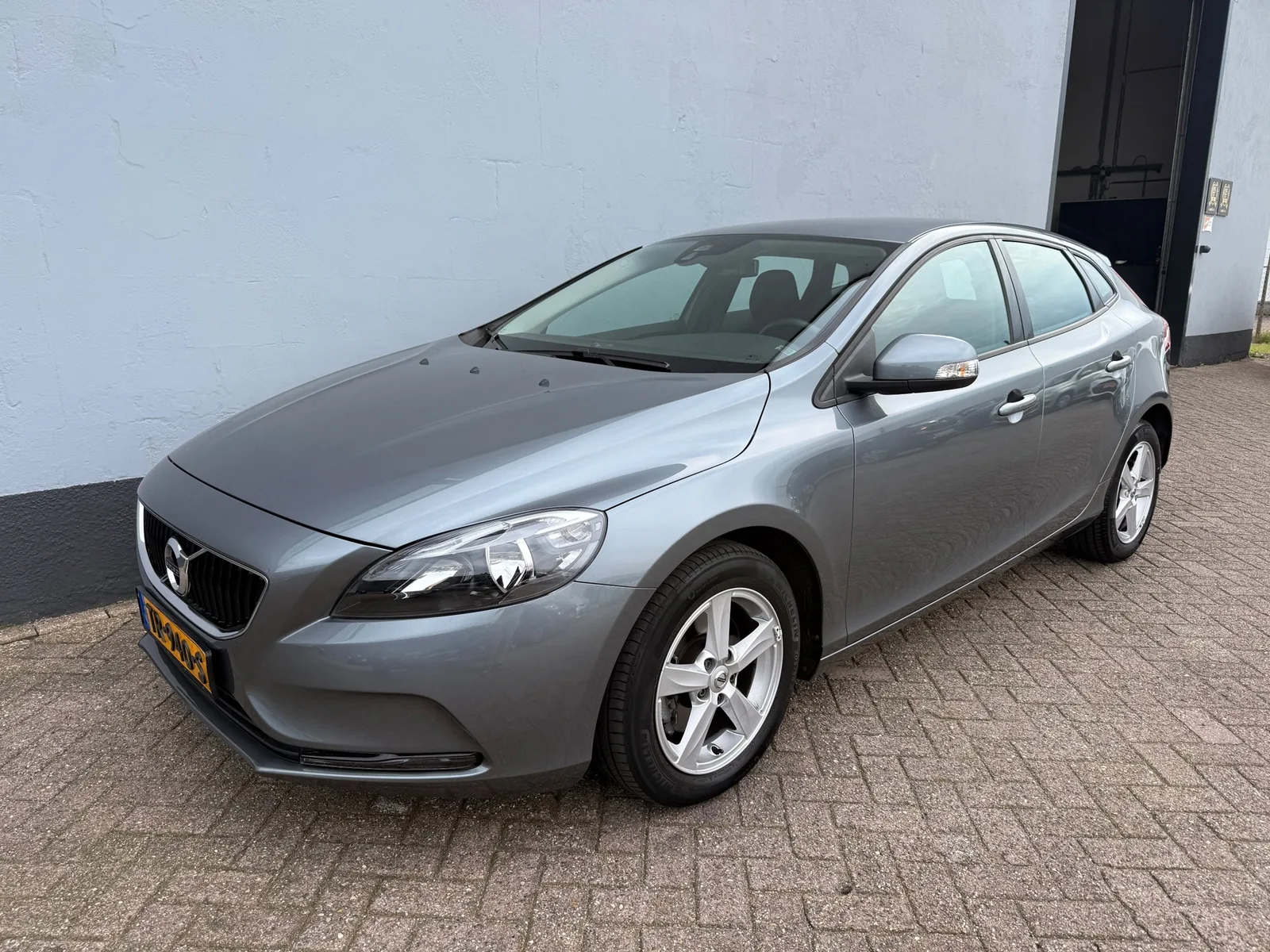Volvo V40 (2018) — foto 1