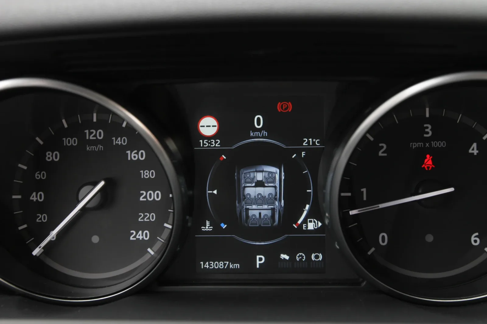 Land Rover Discovery (2017) — foto 1