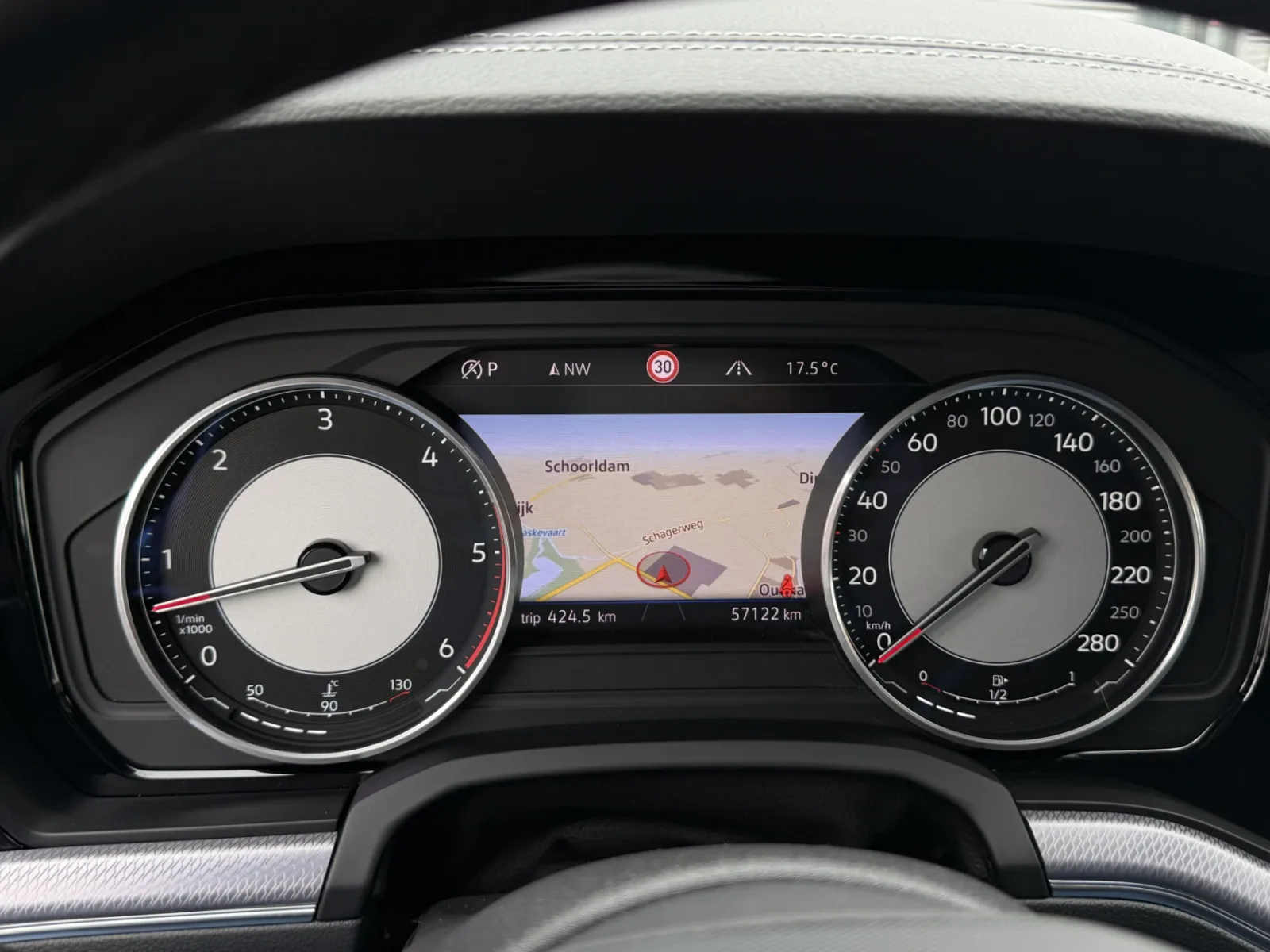 Volkswagen Touareg (2021) — foto 1