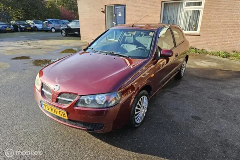 Nissan Almera (2005)