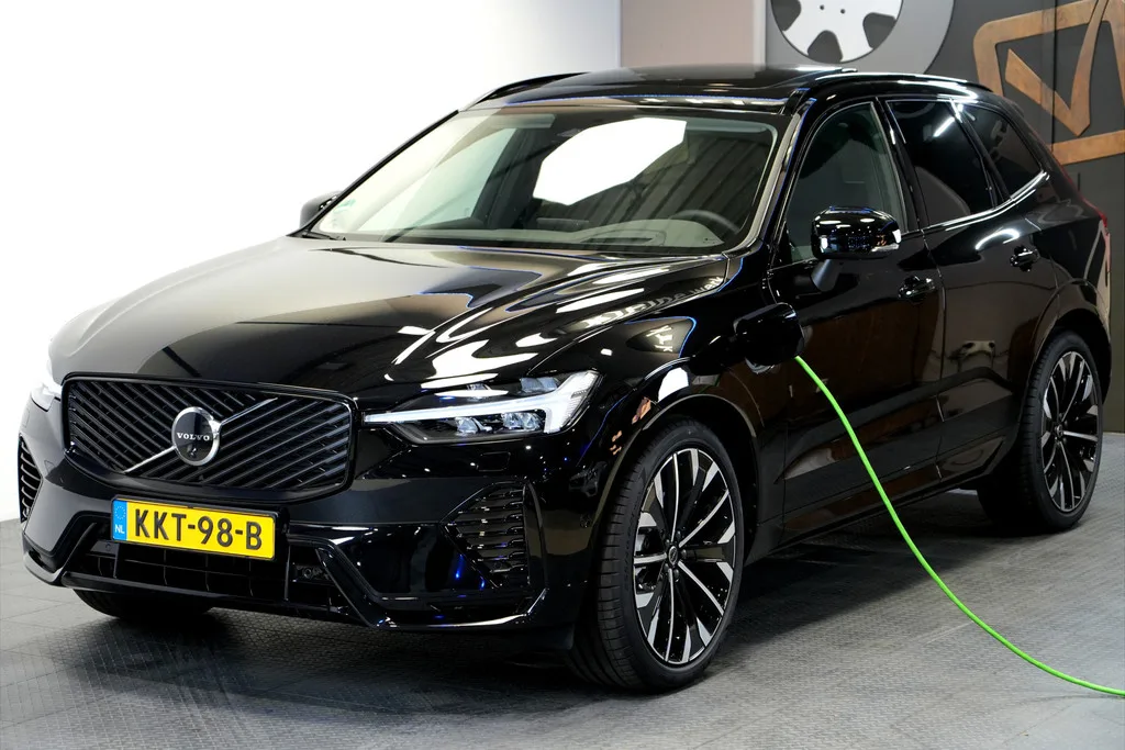 Volvo XC60 (2025) — foto 1